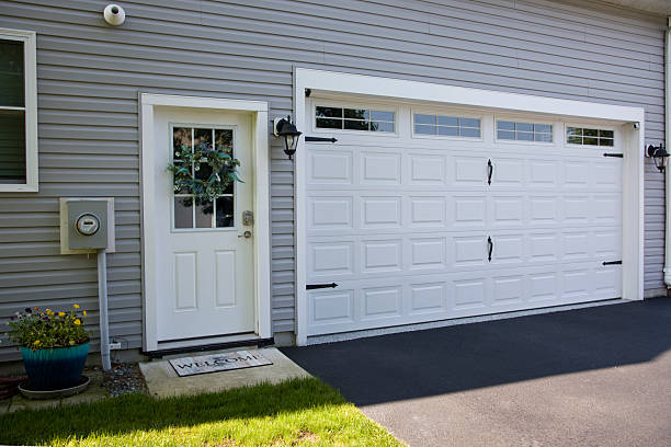 24/7 Emergency Garage Door Panel Replacement experts in Lakeview, MI